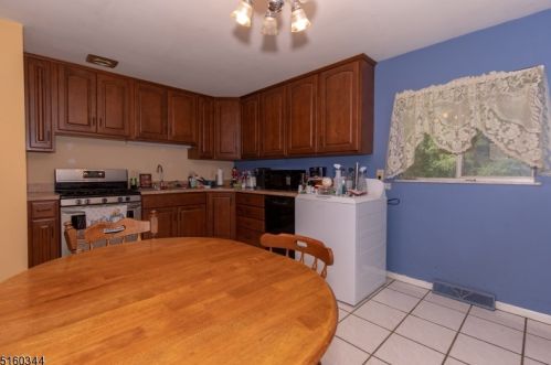 46 Smith Rd, Wantage, NJ 07461-3307