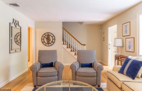 2053 Algonquin Dr, Scotch Plains, NJ 07076-4603