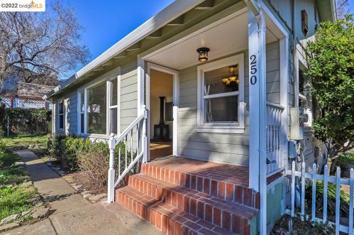 250 Myers Ln, Pacheco, CA 94553-3639