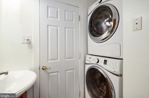 626 16th St, Philadelphia PA  19130-3421 exterior