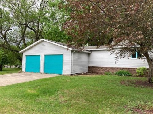 920 10th St, Mountain Lake, MN 56159-1005