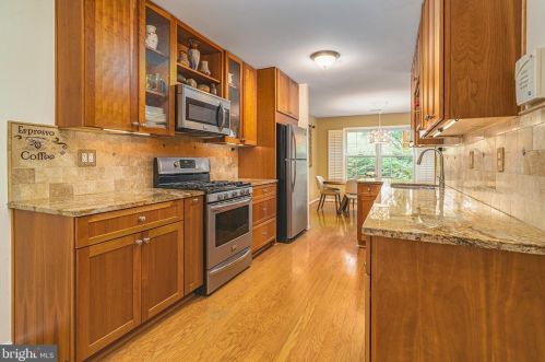 22 Chicopee Dr, Princeton, NJ 08540-1826