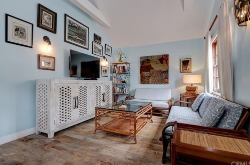 421 32nd Pl, Manhattan Beach, CA 90266-3806