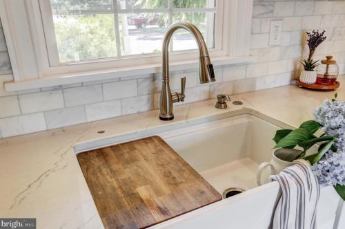 1220 Country Club Dr, Lancaster PA  17601-5208 exterior