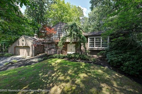 8 Point Rd, Lincroft, NJ 07738-1712