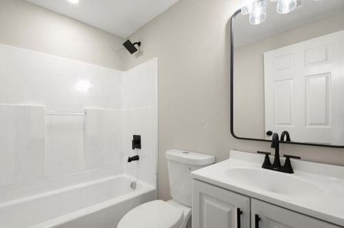 3366 Creekwood Dr, Rex GA 30273-2115 exterior