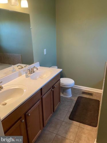 2258 Water Garden Dr, Hanover PA 17331-8319 exterior