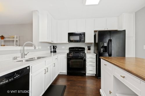 1712 Sandcastle Ln, Pingree Grove IL  60140-2056 exterior