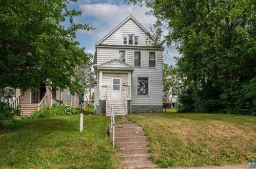 2207 3rd St, Duluth, MN 55806-1907