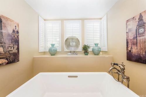 18 Shadybend, Irvine CA  92602-0844 exterior