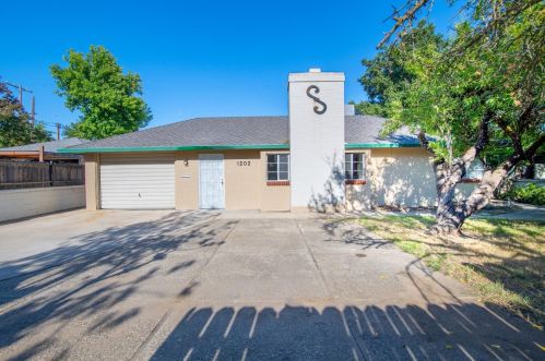 1202 School St, Lodi, CA 95240-5743