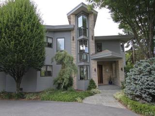1760 Brewster Ct, Allentown, PA 18104-1757