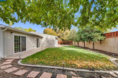 215 Cleopatra Dr, Concord CA  94523-3411 exterior