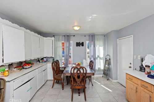 8656 Indiana Ave, Riverside CA  92504-4047 exterior