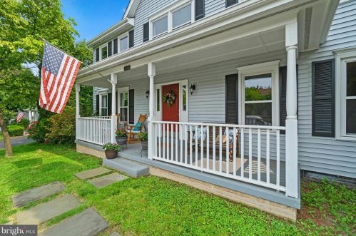 1439 Powells Tavern Pl, Herndon, VA 20170-5727
