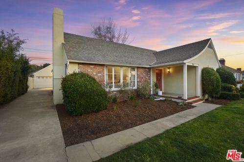 920 Verdugo Circle Dr, Glendale, CA 91206-1534