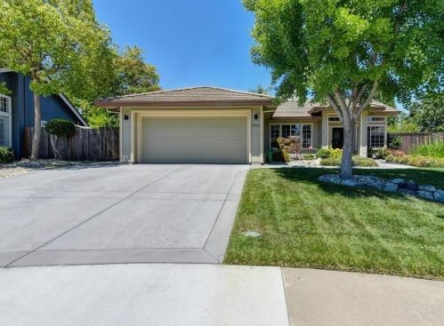 9541 Dapple Ct, Elk Grove, CA 95624-2106