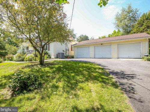 6254 Scrabble Rd, Shepherdstown, WV 25443-4104