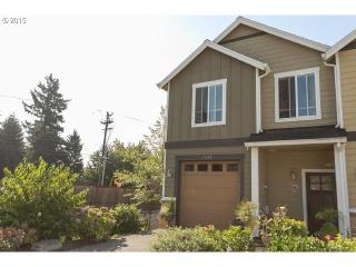 7884 Oris Ln, Portland, OR 97222-1295