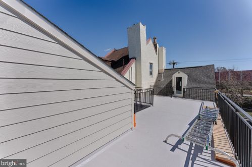 950 Front St, Philadelphia PA 19147-0043 exterior