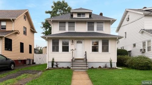 270 Farrant Ter, Teaneck, NJ 07666-3259
