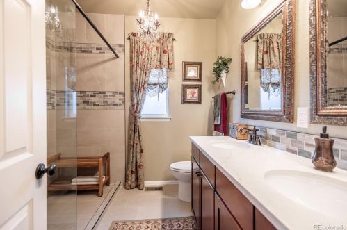 25057 Canal Pl, Aurora CO 80018-1627 exterior