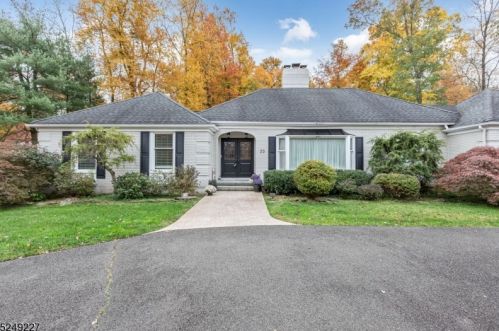 23 Sherwood Ln, Stirling, NJ 07980-1020