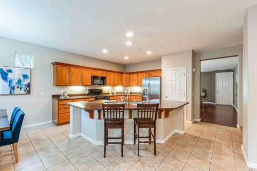 8477 Old Oak Rd, Windsor, CA 95492-8525