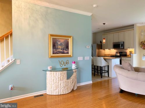 310 Pigott Dr, Florence, NJ 08518-4029