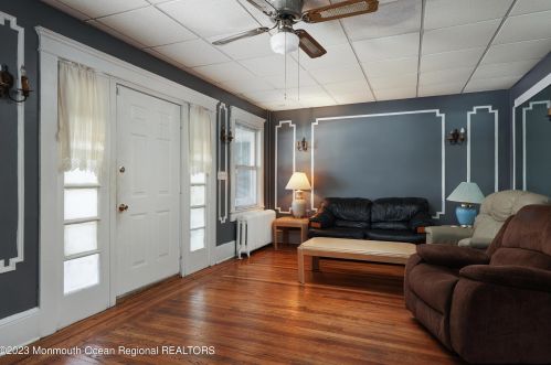 11 Rdg Ave, Tinton Falls NJ 07712-6746 exterior