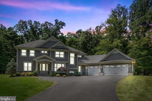 320 Runner Rd, Great Falls, VA 22066-3801