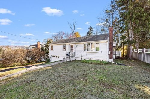 19 Fairlawn Ave, Middletown, CT 06457-5315