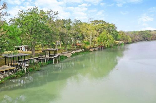 120 Erskine Fry, Seguin TX 78155 exterior