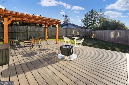 7829 Mulberry Bottom Ln, Springfield VA  22153-2314 exterior