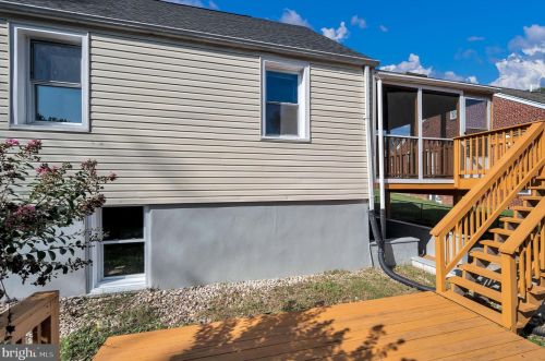 9121 Kimes St, Silver Spring MD 20901-3727 exterior