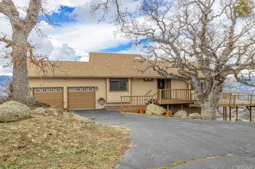 27080 Oakflat Dr, Tehachapi, CA 93561-7061