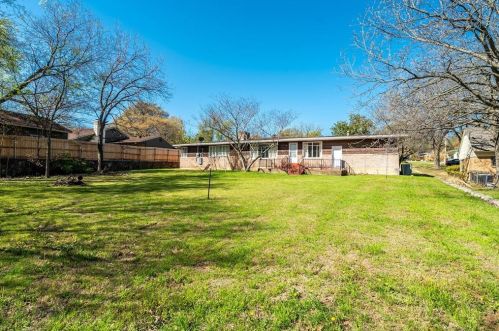 3905 Clayton Rd, Fort Worth, TX 76116-7220