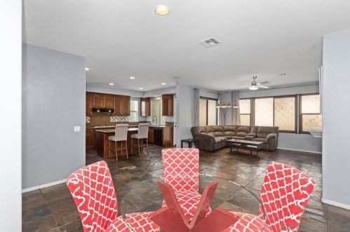 1718 Picket Fence Dr, Chula Vista CA  91915-1856 exterior