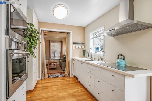 1567 Plaza Dr, San Leandro CA  94578-1968 exterior