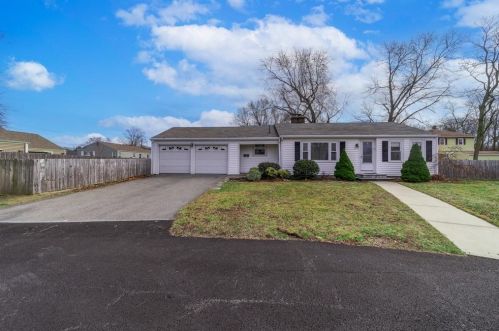 14 Pratt Cir, Warwick, RI 02888-4718