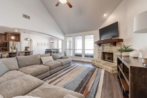 6825 San Luis Trl, Fort Worth TX  76131 exterior