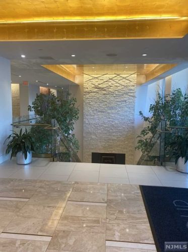 1017 Hudson Park, Edgewater NJ  07020-1569 exterior