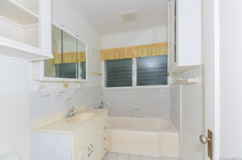 316 Elelupe Rd, Honolulu HI  96821-2211 exterior