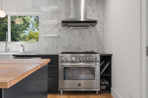 5101 Creekline Dr, Austin TX  78745-2227 exterior