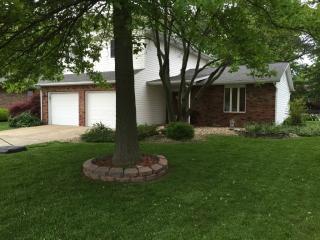 109 Woods Mill Dr, Staunton, IL 62088-2203
