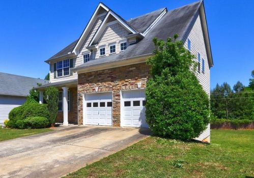 621 Needle Rush Cir, Locust Grove, GA 30248-7095