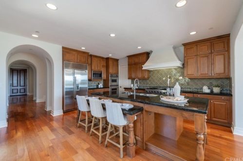 37 Blue Smt, Irvine CA  92603-0168 exterior