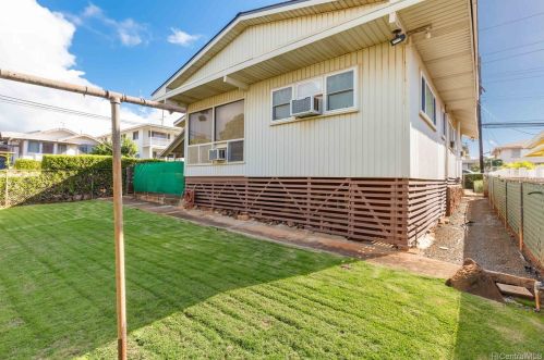 690 9 Ave, Honolulu HI  96816-2117 exterior