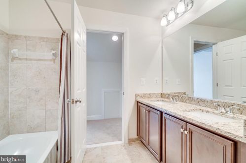 7892 Carbondale Way, Springfield VA  22153 exterior