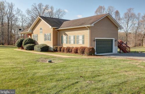 120 Lake Anna Dr, Bumpass, VA 23024-4956